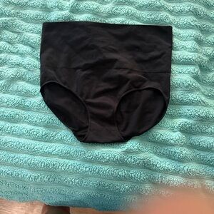 underoutfit 308 Smoothing At Waist Brief